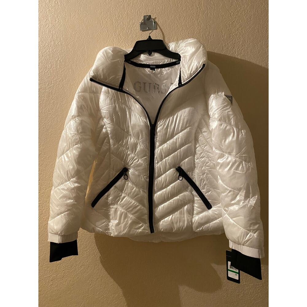 GUESS Women's Lightweight Puffer Jacket, White, Large